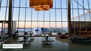 Helsinki-Vantaan lentoaseman terminaali ja Finnairin Airbus A350