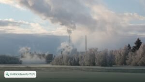 Stora Enson Oulun tehdas talvisessa maisemassa